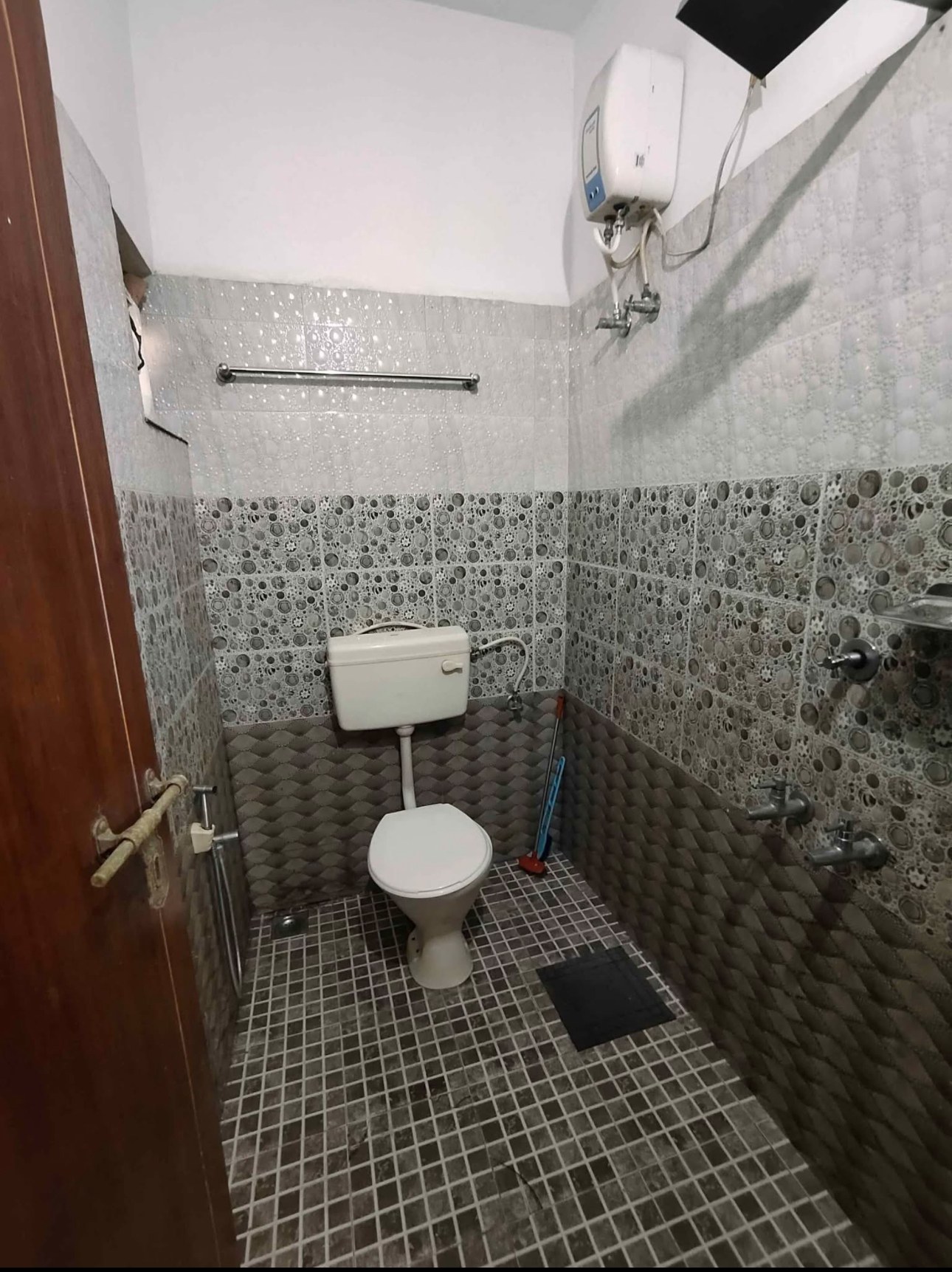 Fully-Furnished 4BHK Standalone House in Kuzhivelippady, Kochi — photo 11