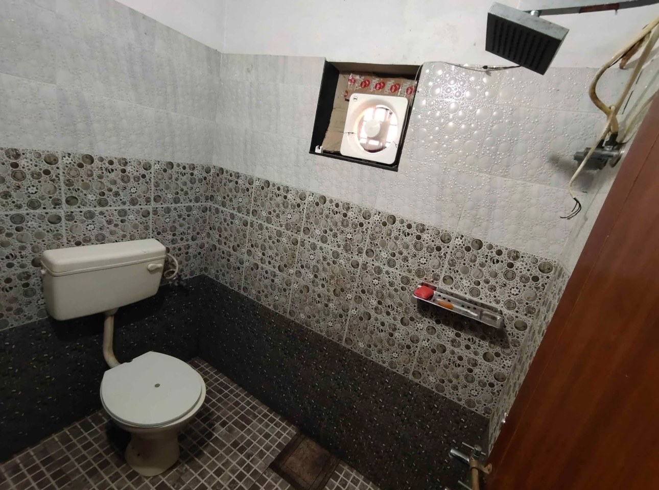 Fully-Furnished 4BHK Standalone House in Kuzhivelippady, Kochi — photo 13