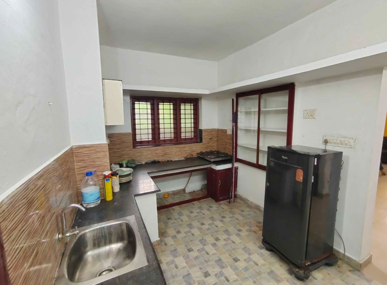 Fully-Furnished 4BHK Standalone House in Kuzhivelippady, Kochi — photo 7