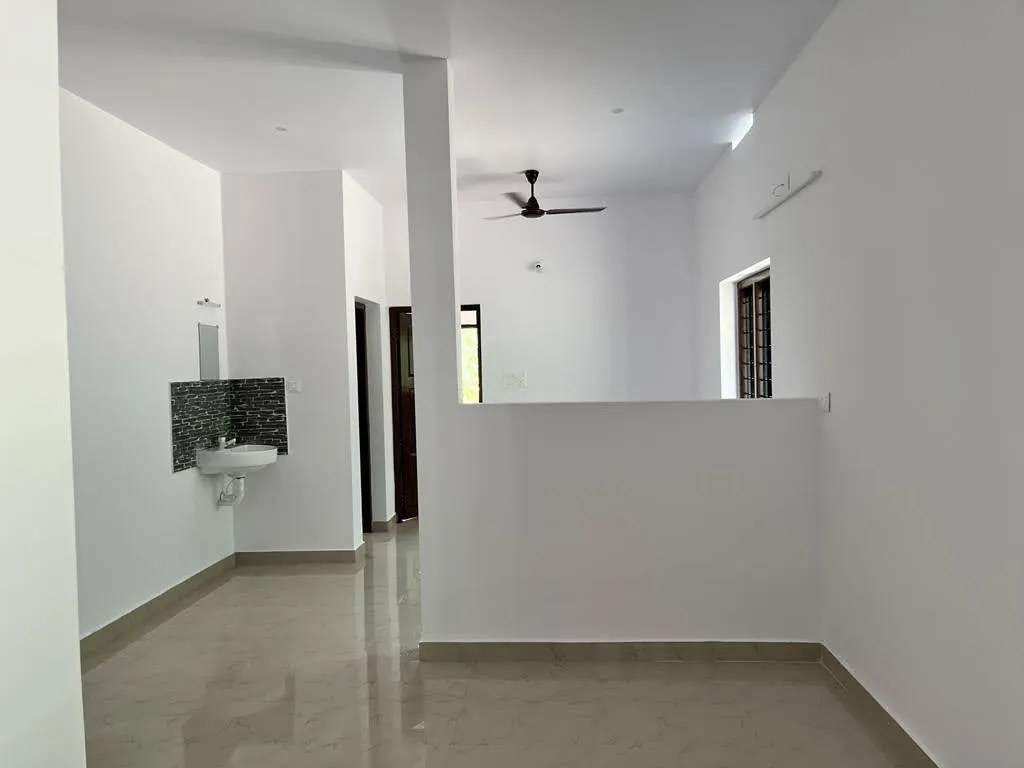 2 BHK First Floor House for Rent in Angamaly, Ernakulam — photo 3